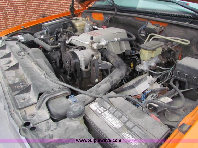 image for item B7106 1999 Chevrolet C2500 pickup truck