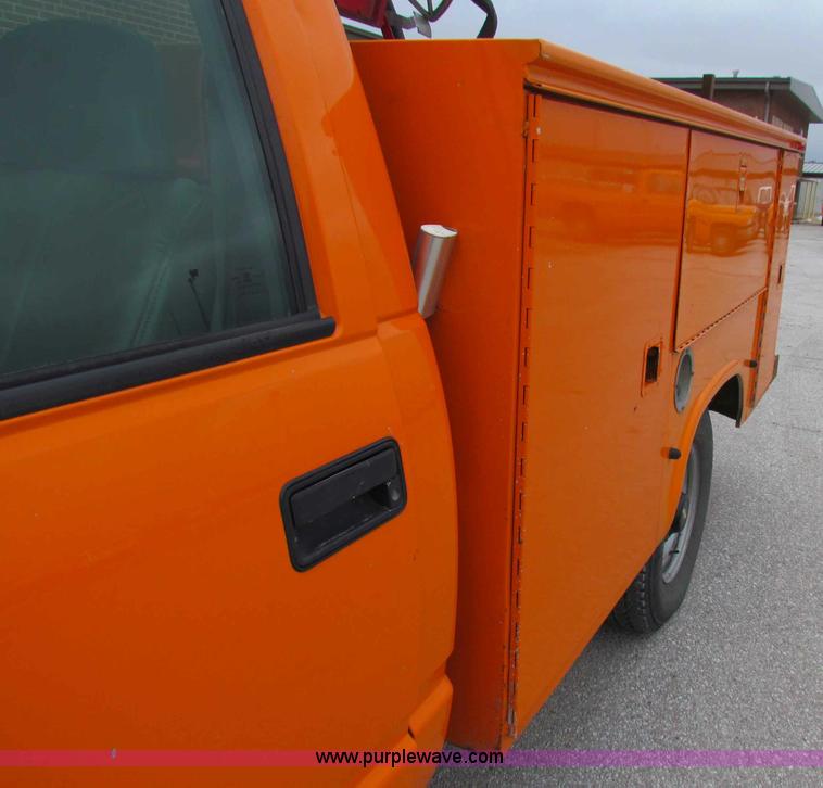 image for item B7106 1999 Chevrolet C2500 pickup truck