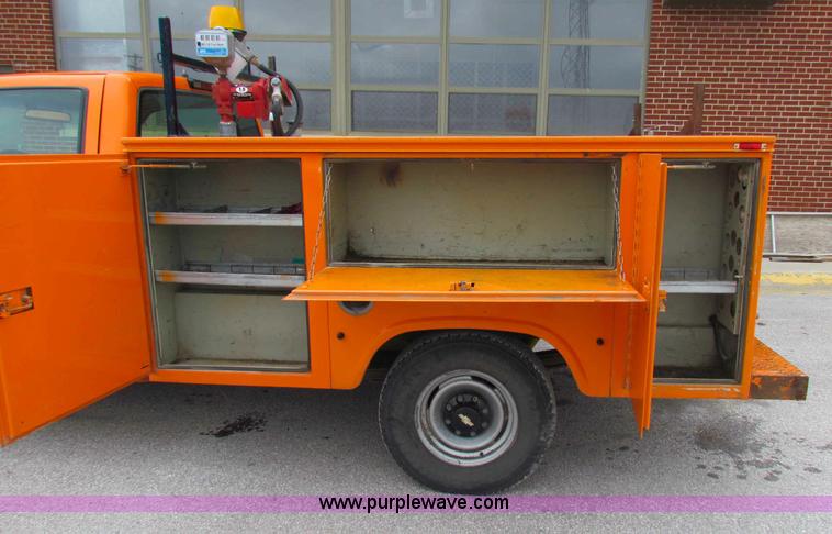 image for item B7106 1999 Chevrolet C2500 pickup truck