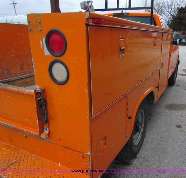 image for item B7106 1999 Chevrolet C2500 pickup truck