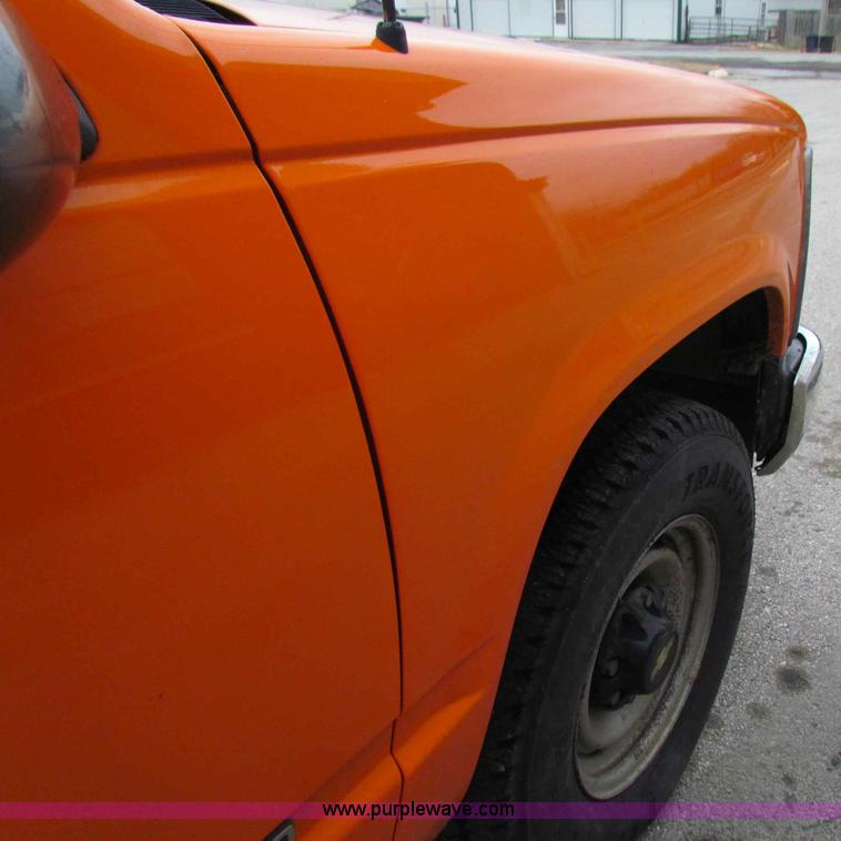 image for item B7106 1999 Chevrolet C2500 pickup truck