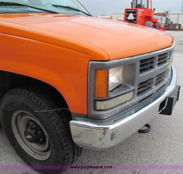 image for item B7106 1999 Chevrolet C2500 pickup truck