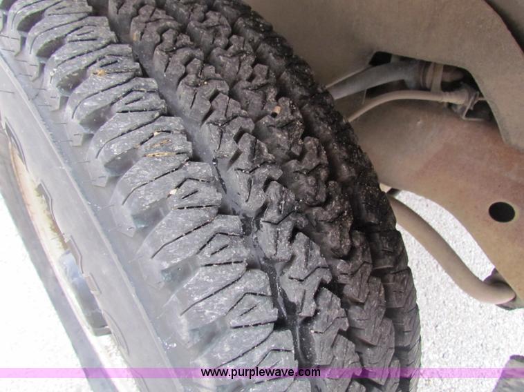 image for item B7106 1999 Chevrolet C2500 pickup truck