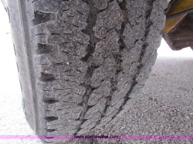 image for item B7106 1999 Chevrolet C2500 pickup truck