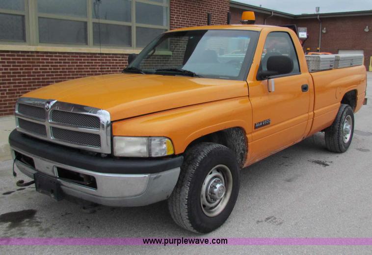 image for item B7107 2001 Dodge Ram 2500 pickup truck