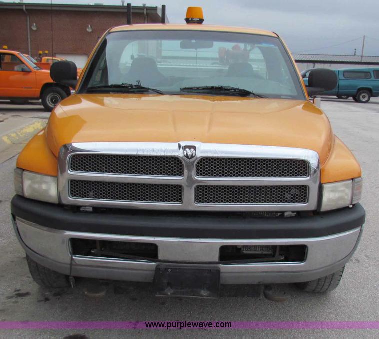 image for item B7107 2001 Dodge Ram 2500 pickup truck