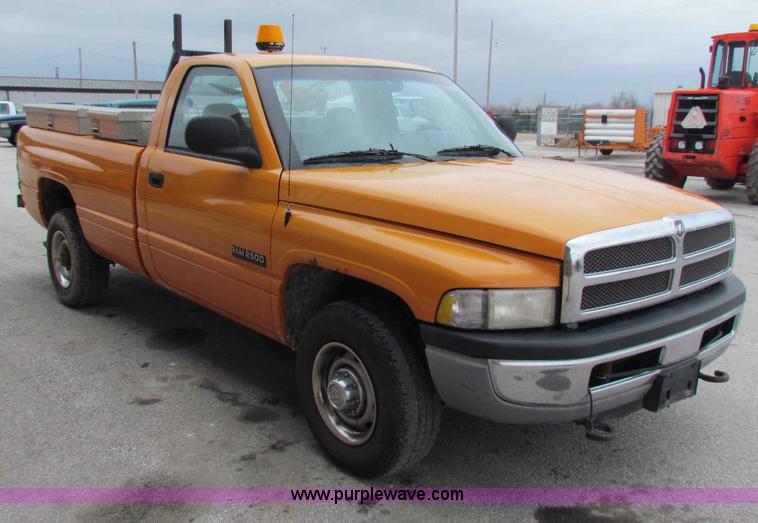 image for item B7107 2001 Dodge Ram 2500 pickup truck
