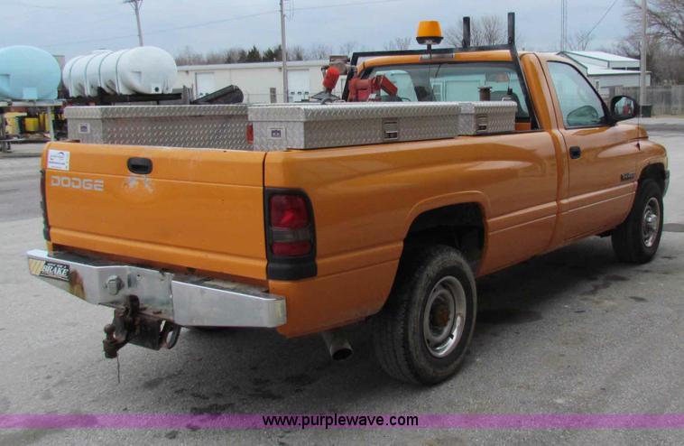 image for item B7107 2001 Dodge Ram 2500 pickup truck