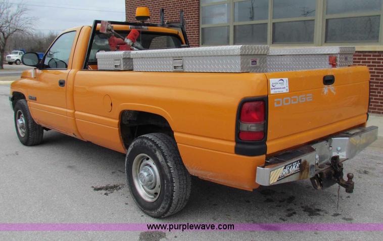 image for item B7107 2001 Dodge Ram 2500 pickup truck