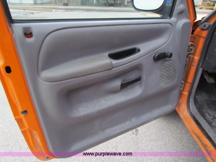image for item B7107 2001 Dodge Ram 2500 pickup truck