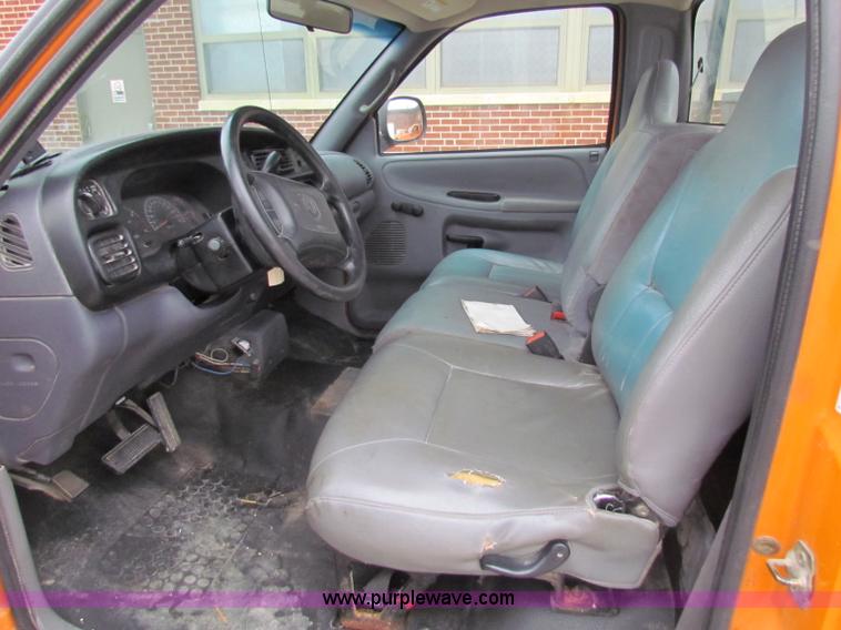 image for item B7107 2001 Dodge Ram 2500 pickup truck