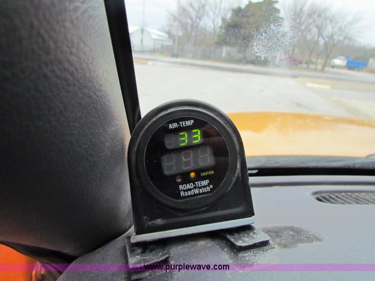 image for item B7107 2001 Dodge Ram 2500 pickup truck