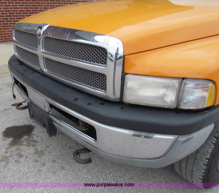image for item B7107 2001 Dodge Ram 2500 pickup truck