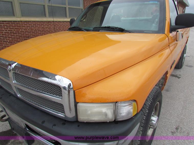 image for item B7107 2001 Dodge Ram 2500 pickup truck