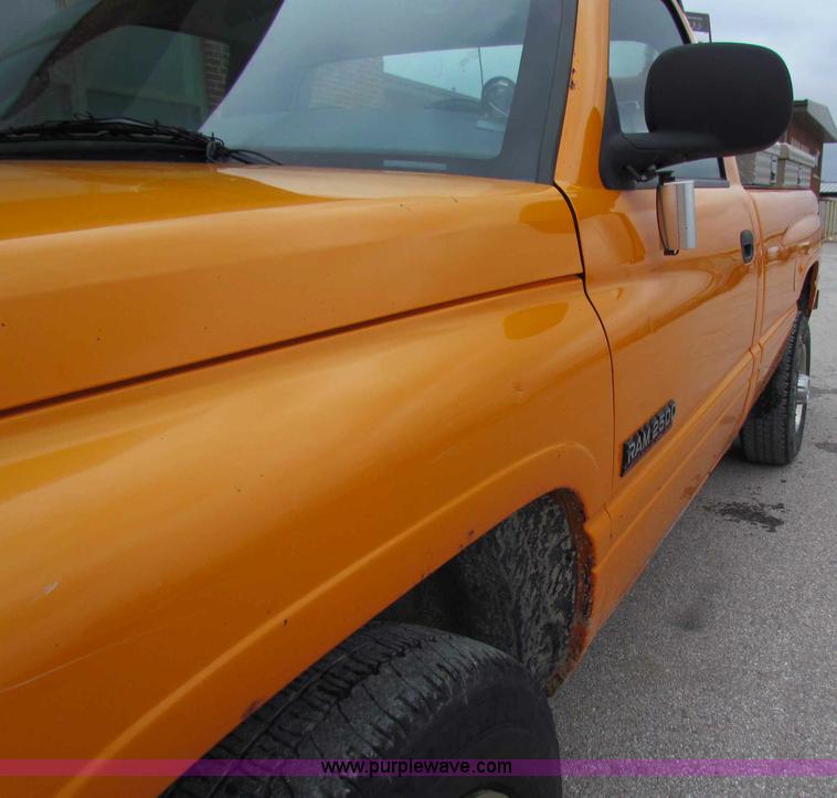 image for item B7107 2001 Dodge Ram 2500 pickup truck