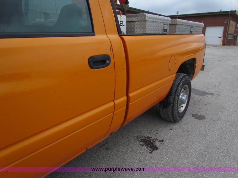 image for item B7107 2001 Dodge Ram 2500 pickup truck