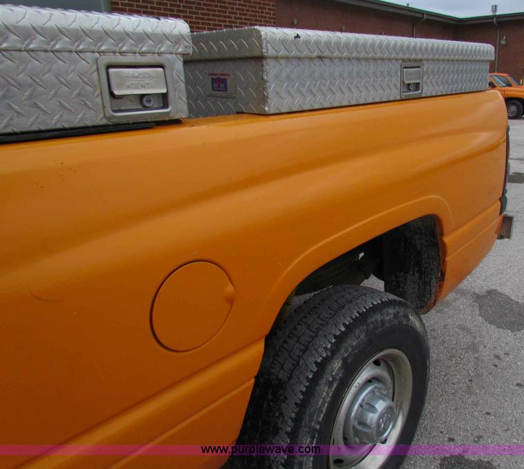 image for item B7107 2001 Dodge Ram 2500 pickup truck