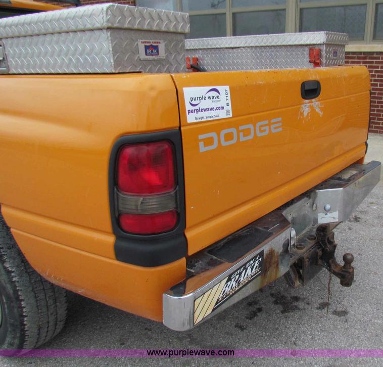 image for item B7107 2001 Dodge Ram 2500 pickup truck
