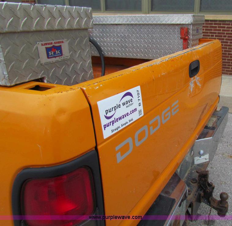 image for item B7107 2001 Dodge Ram 2500 pickup truck
