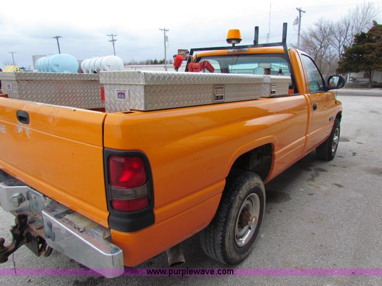 image for item B7107 2001 Dodge Ram 2500 pickup truck