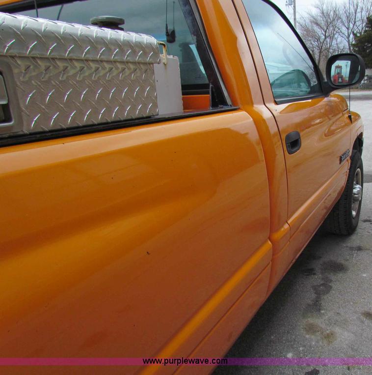 image for item B7107 2001 Dodge Ram 2500 pickup truck