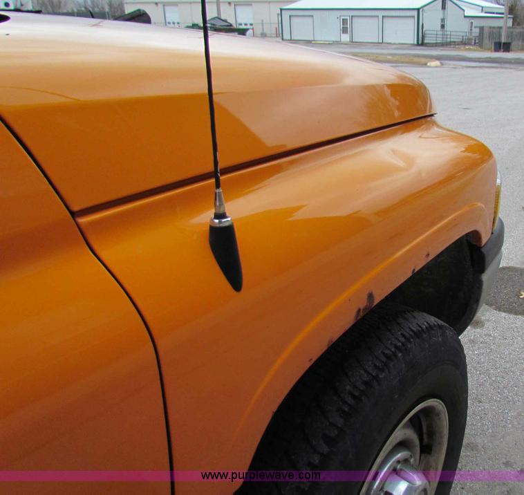 image for item B7107 2001 Dodge Ram 2500 pickup truck