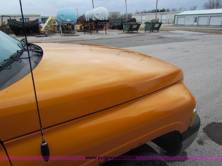 image for item B7107 2001 Dodge Ram 2500 pickup truck