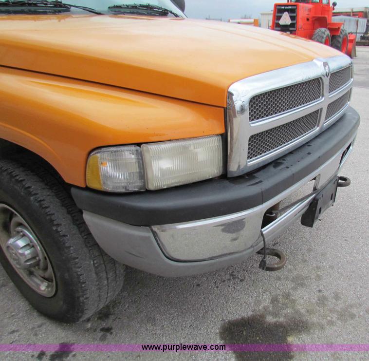 image for item B7107 2001 Dodge Ram 2500 pickup truck