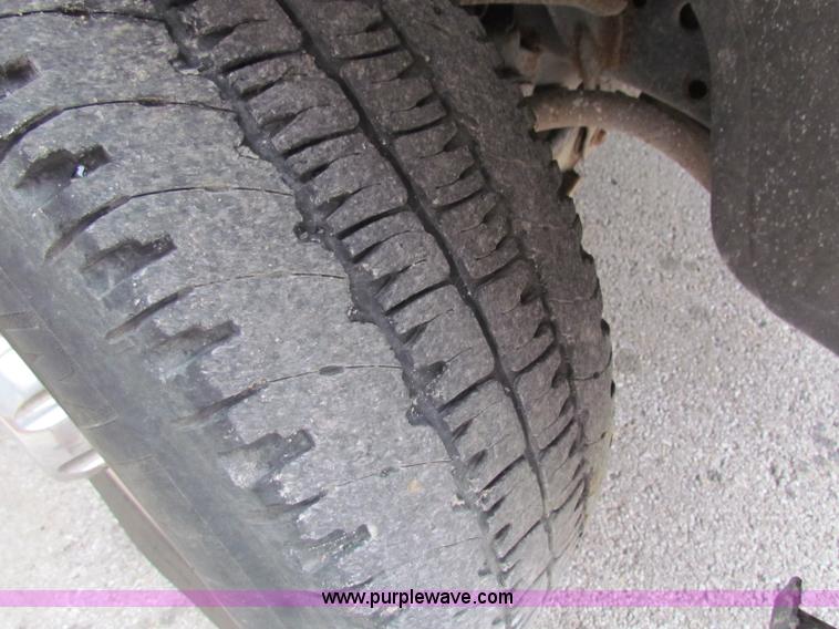 image for item B7107 2001 Dodge Ram 2500 pickup truck