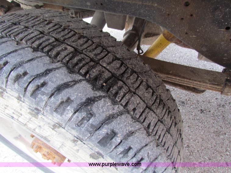 image for item B7107 2001 Dodge Ram 2500 pickup truck