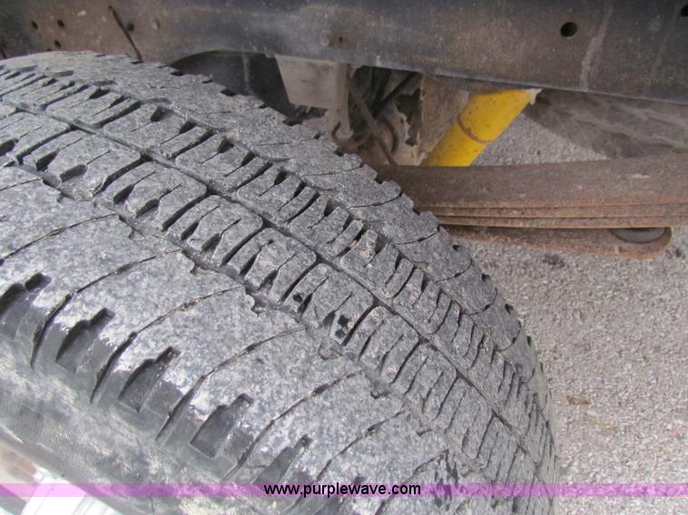 image for item B7107 2001 Dodge Ram 2500 pickup truck