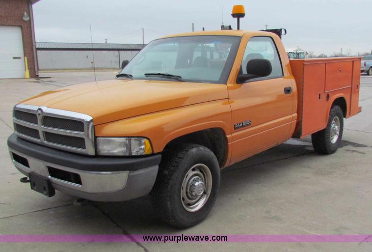 image for item B7108 2001 Dodge Ram 2500 pickup truck