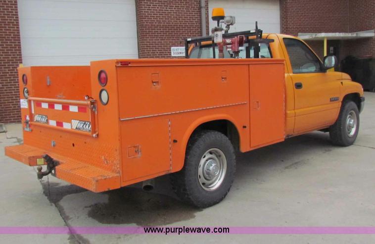 image for item B7108 2001 Dodge Ram 2500 pickup truck