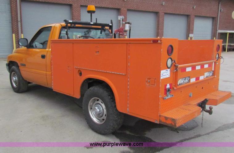 image for item B7108 2001 Dodge Ram 2500 pickup truck