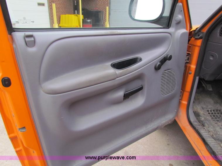 image for item B7108 2001 Dodge Ram 2500 pickup truck