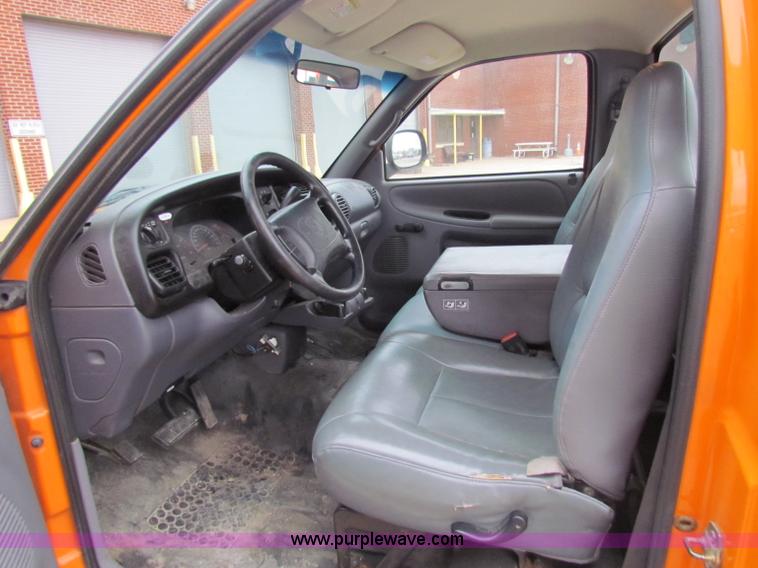image for item B7108 2001 Dodge Ram 2500 pickup truck
