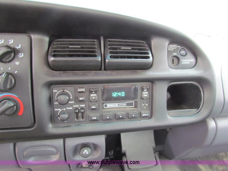 image for item B7108 2001 Dodge Ram 2500 pickup truck