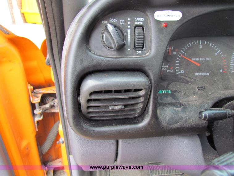 image for item B7108 2001 Dodge Ram 2500 pickup truck