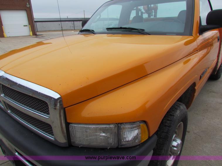 image for item B7108 2001 Dodge Ram 2500 pickup truck