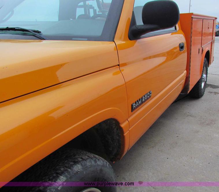image for item B7108 2001 Dodge Ram 2500 pickup truck