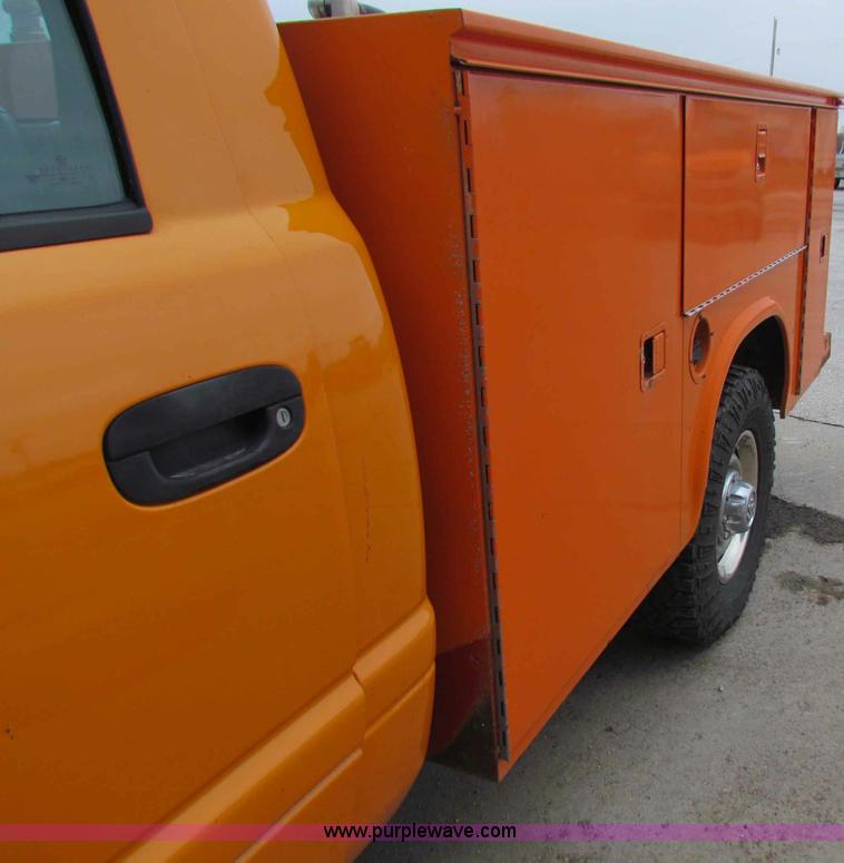 image for item B7108 2001 Dodge Ram 2500 pickup truck