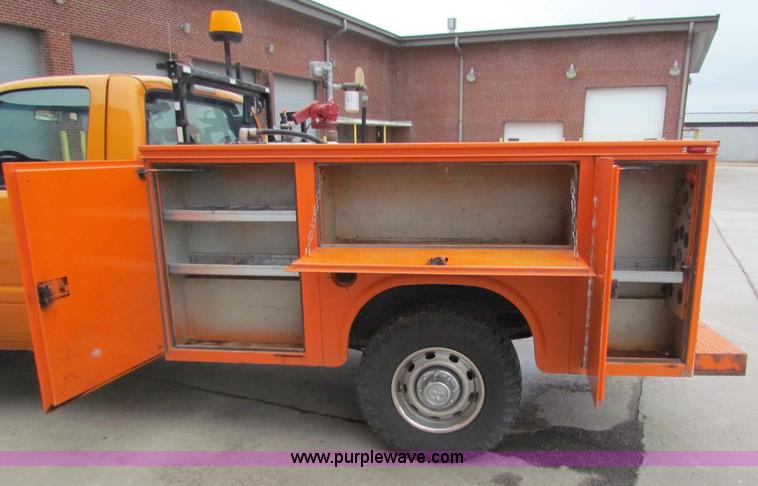 image for item B7108 2001 Dodge Ram 2500 pickup truck