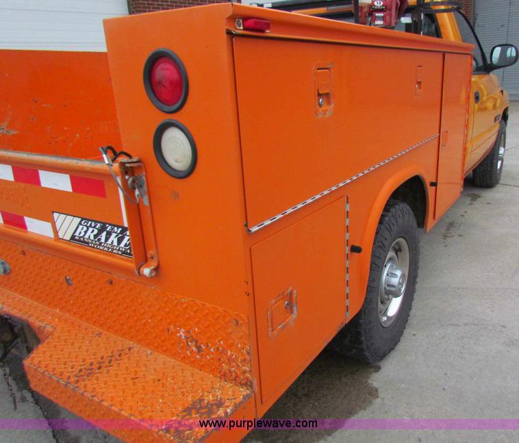 image for item B7108 2001 Dodge Ram 2500 pickup truck