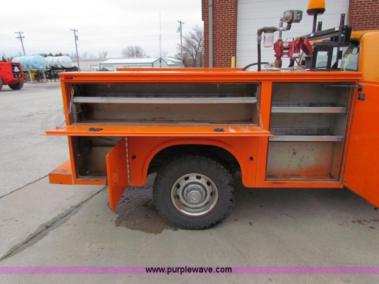 image for item B7108 2001 Dodge Ram 2500 pickup truck