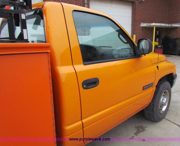 image for item B7108 2001 Dodge Ram 2500 pickup truck