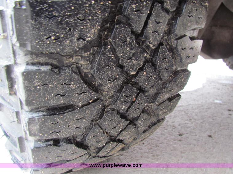 image for item B7108 2001 Dodge Ram 2500 pickup truck