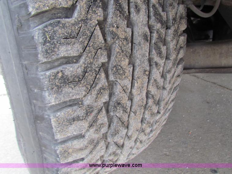 image for item B7108 2001 Dodge Ram 2500 pickup truck