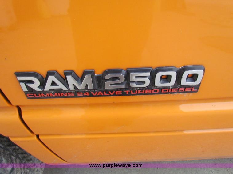 image for item B7108 2001 Dodge Ram 2500 pickup truck