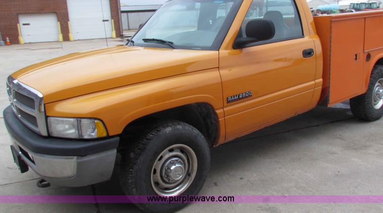 image for item B7108 2001 Dodge Ram 2500 pickup truck
