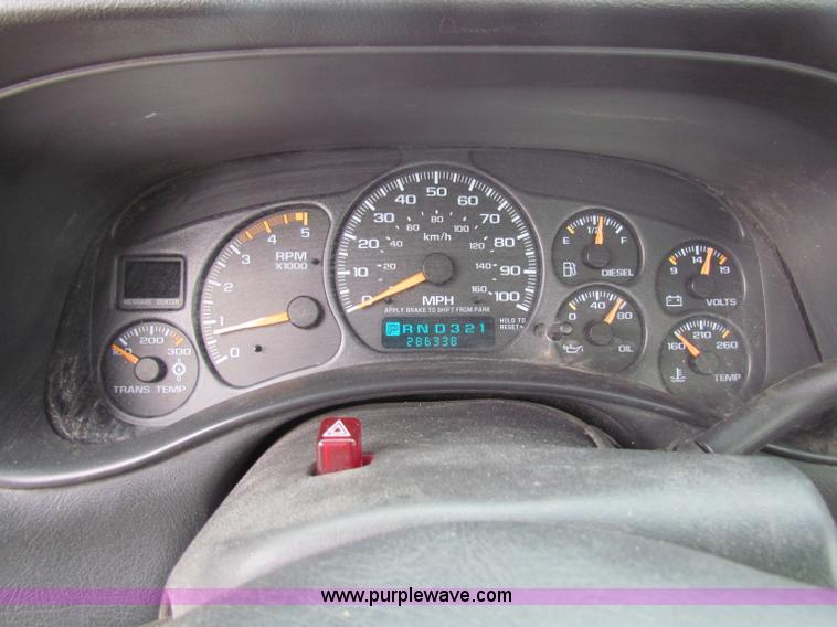 image for item B7109 2002 Chevrolet Silverado C2500HD pickup truck